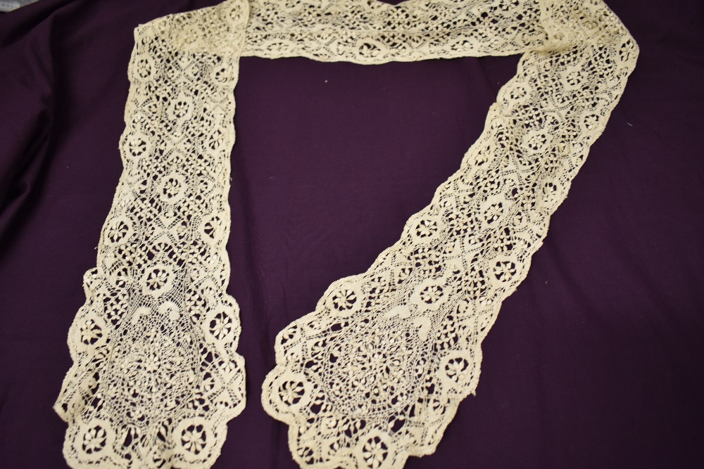 An assortment of antique lace and similar, including Victorian stoles. - Image 9 of 13