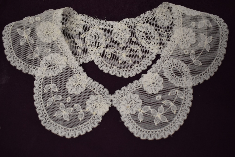 A selection of intricate antique and vintage lace collars and panels. - Image 4 of 7