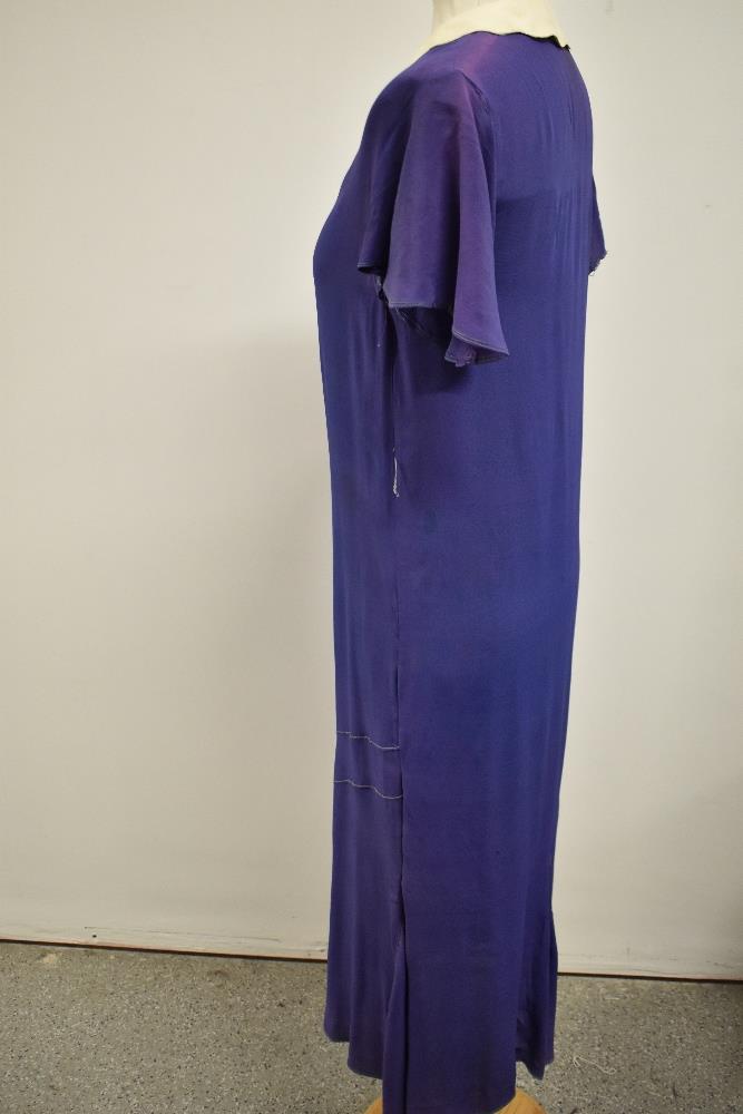 An Art Deco 1930s day dress having contrasting white collar, AF, some signs of wear. - Image 8 of 8