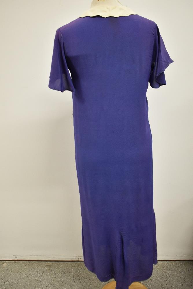 An Art Deco 1930s day dress having contrasting white collar, AF, some signs of wear. - Image 7 of 8