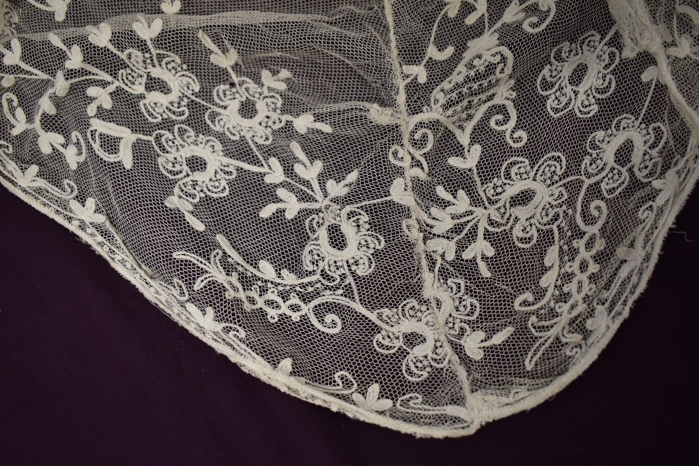 An assortment of antique lace and similar, including Victorian stoles. - Image 8 of 13