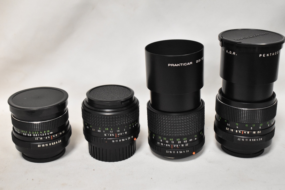 A Praktica PLC3 SLR camera with a Prakticar MC 50mm 1,8 lens, a Prakticar MC 135 2,8 lens, a - Image 2 of 5