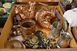 A collection of brass, copper, pewter and plated ware including cockerel and fish decorative