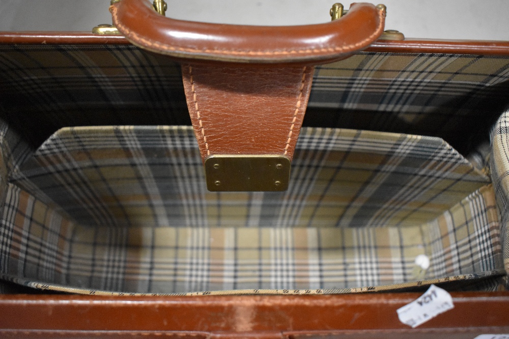 A vintage gentlemans attaché case with tartan fabric interior. size 18'x13'x8' approx. - Image 2 of 2