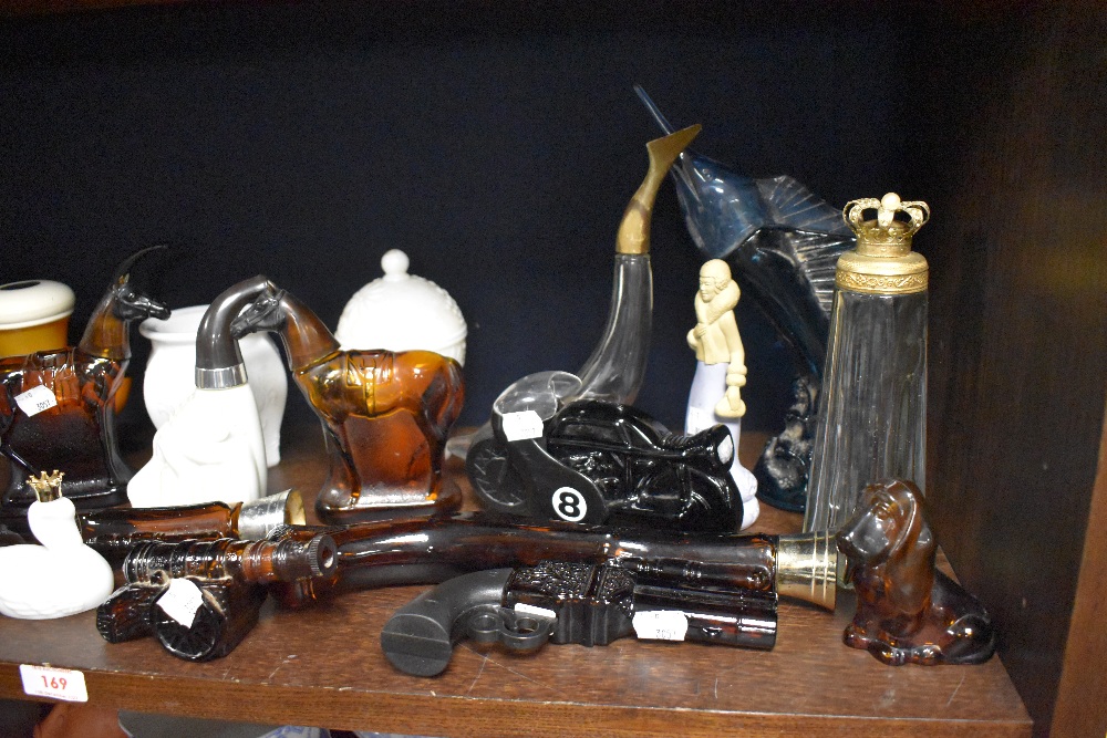 A selection of late 20th century Avon novelty glass perfume/scent bottles, and similar - Image 3 of 3