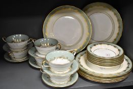 An Aynsley Sherwood pattern 8013 part dinner service