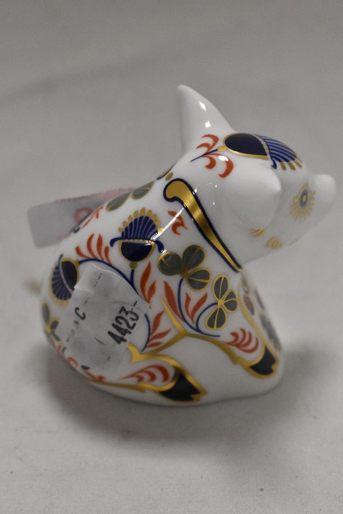 A Royal Crown Derby Imari pattern paperweight, in the form of a seated piglet, gold coloured stopper - Image 2 of 3