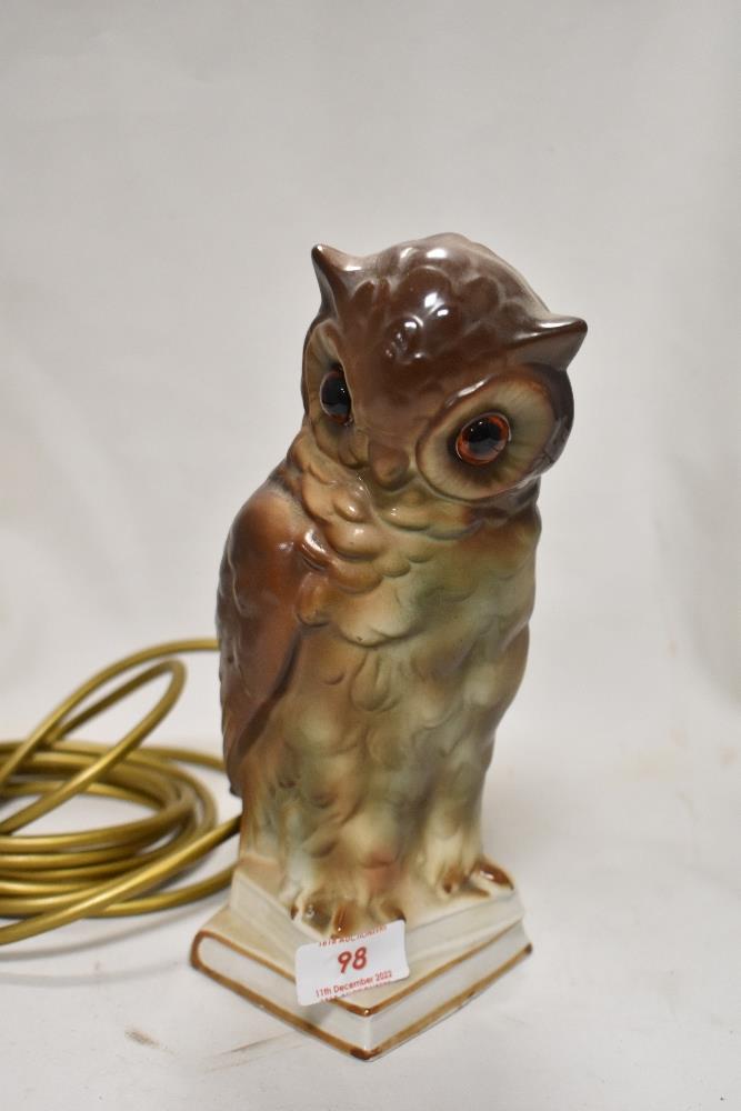 A mid century table lamp in the form of an owl 22cm tall