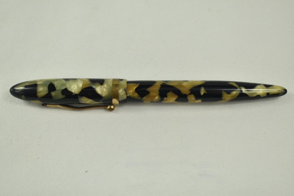 A Sheaffer Balance Lifetime lever fill fountain pen in black/pearl with single band and white spot - Image 4 of 4