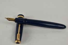 A Parker Duofold aeromatic fill fountain pen in blue, having decorative broad band to the cap having