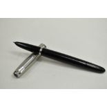 A Parker 51 vacu fill fountain pen in black with lustiloy cap. Approx 13.6cm in very good condition