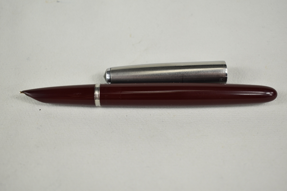 A Parker 51 aeromatic fill fountain pen in burgundy with lustiloy cap. Approx 13.8cm in very good - Image 2 of 3