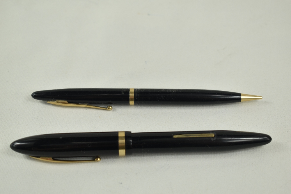 A Sheaffer Balance Lifetime lever fill fountain pen and propelling pencil set in black with single - Image 2 of 7