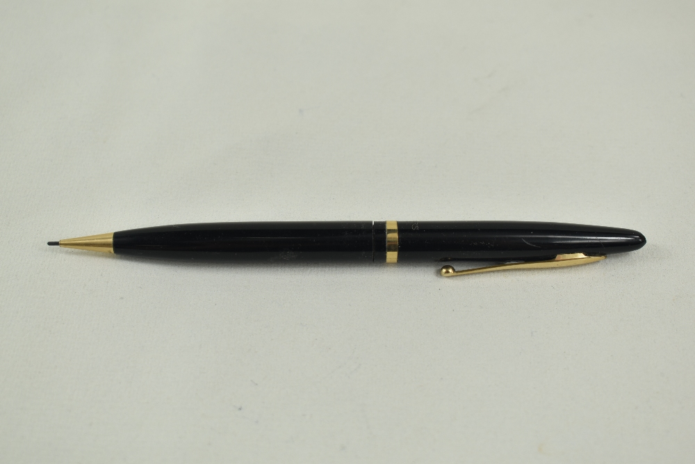 A Sheaffer Balance Lifetime lever fill fountain pen and propelling pencil set in black with single - Image 3 of 7