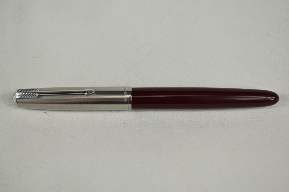 A Parker 51 aeromatic fill fountain pen in burgundy with lustiloy cap. Approx 13.8cm in very good - Image 3 of 3