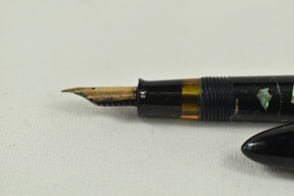 A Sheaffer Balance Junior lever fill fountain pen and propelling pencil set in black/ablone with - Image 5 of 7