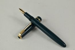 A Parker Junior Duofold aeromatic fill fountain pen in green, having decorative band to the cap