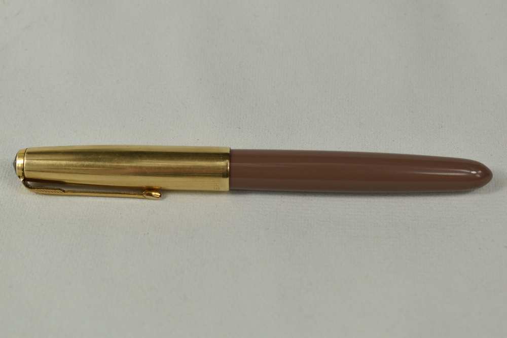 A Parker 51 demi aeromatic fill fountain pen in cocoa with filled gold cap. Approx 12.9cm in very - Image 3 of 3