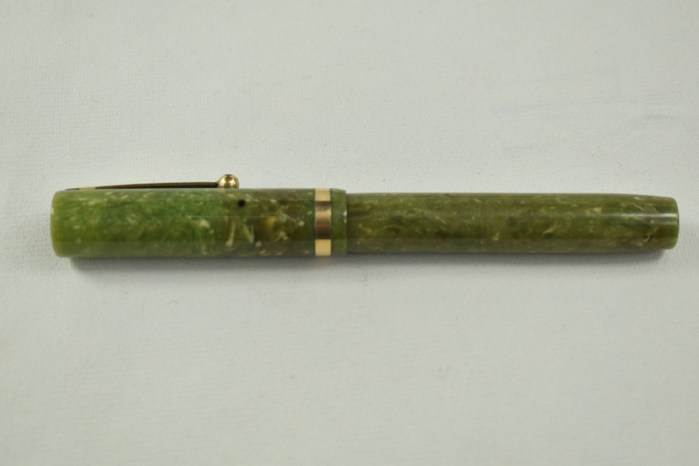 A Sheaffer Lifetime Flat Top lever fill fountain pen in jade with single broad band and white spot - Image 4 of 4