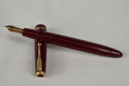 A Parker Duofold Senior aeromatic fill fountain pen in red, having decorative band to the cap having