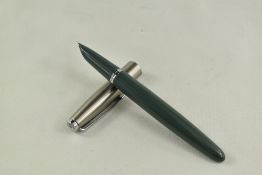 A Parker 51 Mk3 aeromatic fill fountain pen in grey with lustiloy cap. Approx 13.5cm in very good