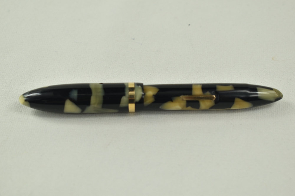 A Sheaffer Balance Lifetime petite lever fill fountain pen in black/pearl with single band and white - Image 4 of 4