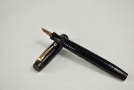 A Parker Victory pump fill fountain pen in black with Parker N nib. Approx 13.3cm in good condition