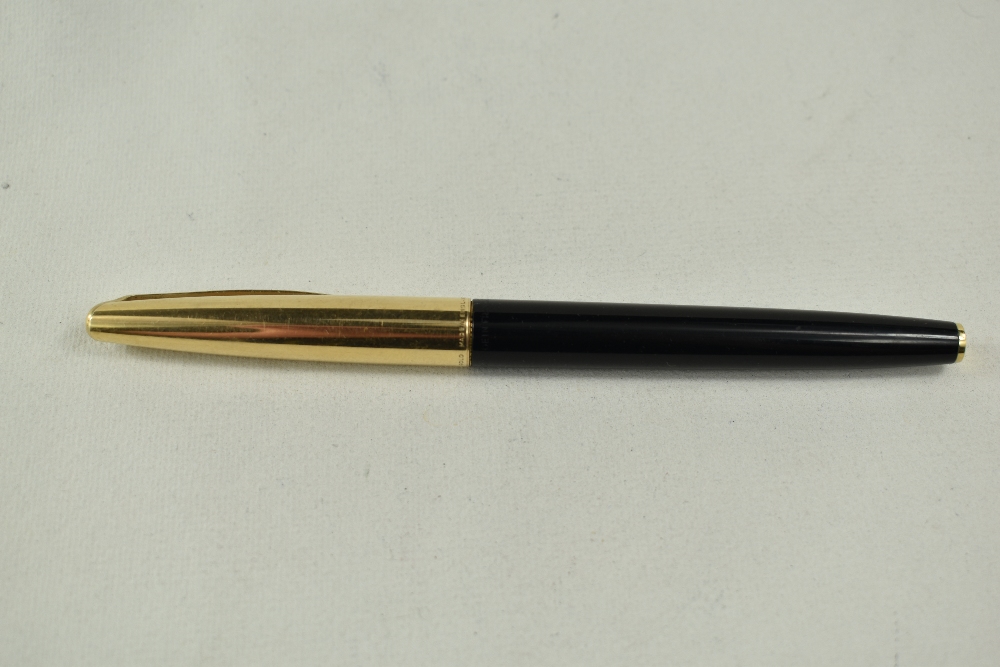 A Waterman Converter Fill fountain pen in black with with rolled gold cap having 14ct nib. Good - Image 3 of 3