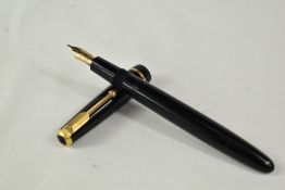 A Parker Victory aeromatic fill fountain pen in black, having decorative band to the cap having