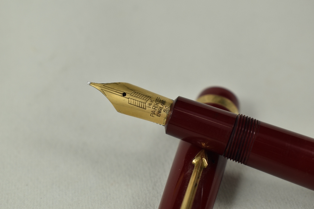 A boxed Parker Duofold Maxima aeromatic fill fountain pen in red, having broad decorative band to - Image 3 of 4