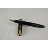 A Parker Duofold aeromatic fill fountain pen in black, having decorative broad band to the cap
