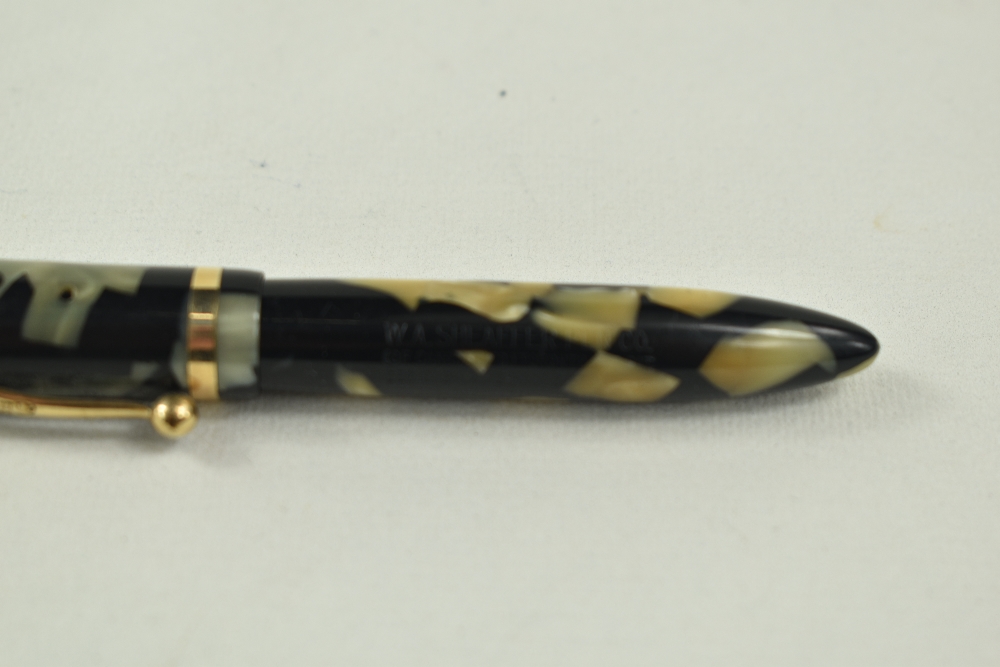 A Sheaffer Balance Lifetime petite lever fill fountain pen in black/pearl with single band and white - Image 3 of 4