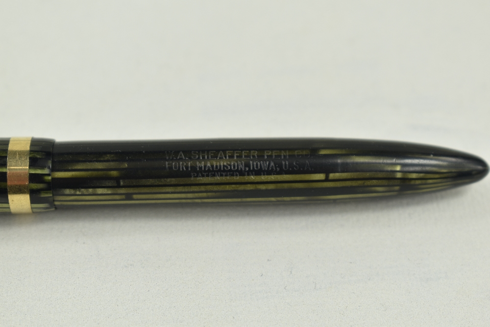 A Sheaffer Balance 875 lever fill fountain pen in green striated with single band to cap, military - Image 3 of 4