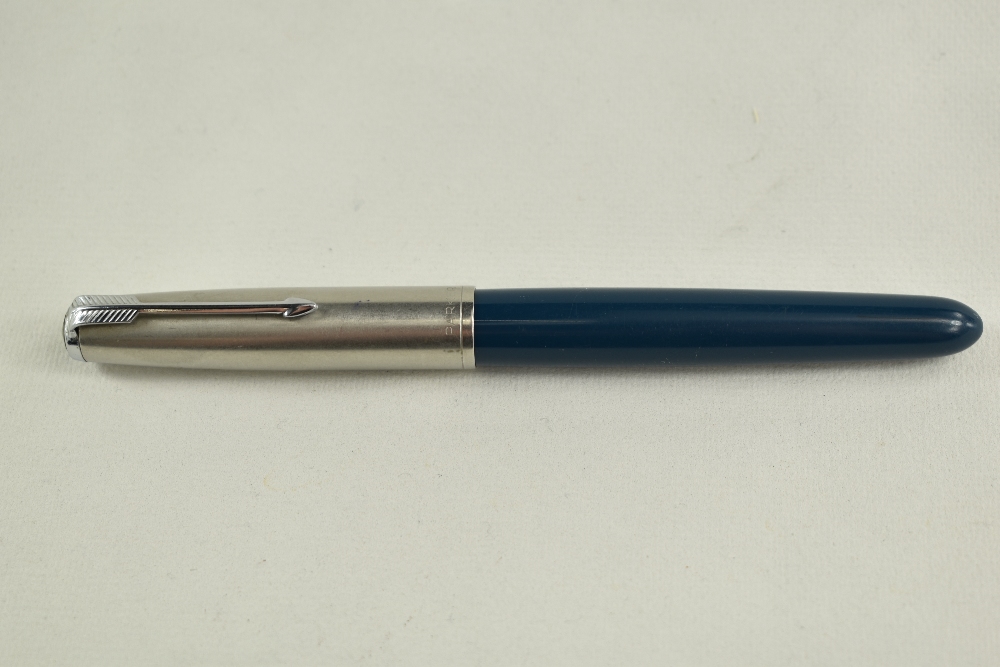 A Parker 51 aeromatic fill fountain pen in teal with lustiloy cap. Approx 13.8cm in very good - Image 3 of 3