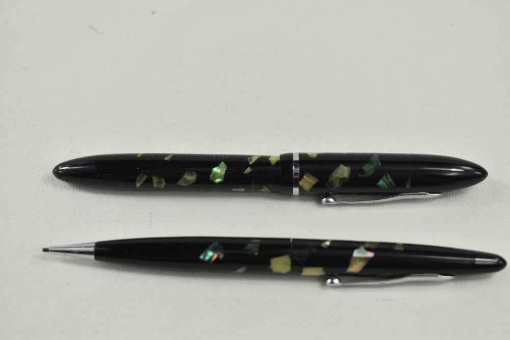 A Sheaffer Balance Junior lever fill fountain pen and propelling pencil set in black/ablone with - Image 7 of 7