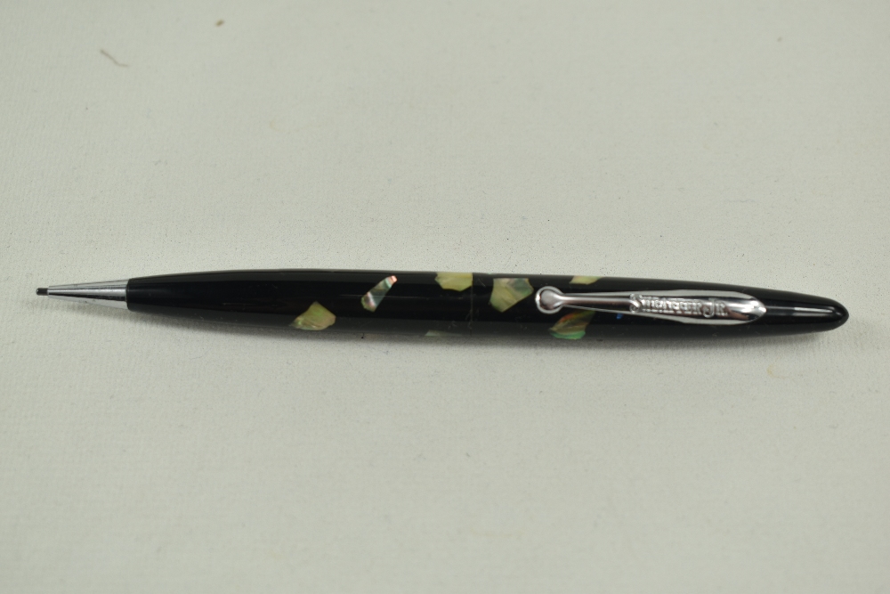 A Sheaffer Balance Junior lever fill fountain pen and propelling pencil set in black/ablone with - Image 3 of 7