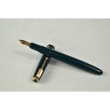 A Parker Junior Duofold aeromatic fill fountain pen in green, having decorative band to the cap