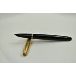 A Parker 51 aeromatic fill fountain pen in black with rolled gold cap. Approx 13.6cm in good