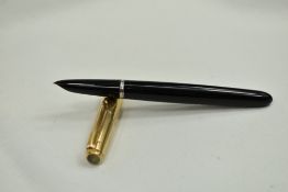 A Parker 51 aeromatic fill fountain pen in black with rolled gold cap. Approx 13.6cm in good