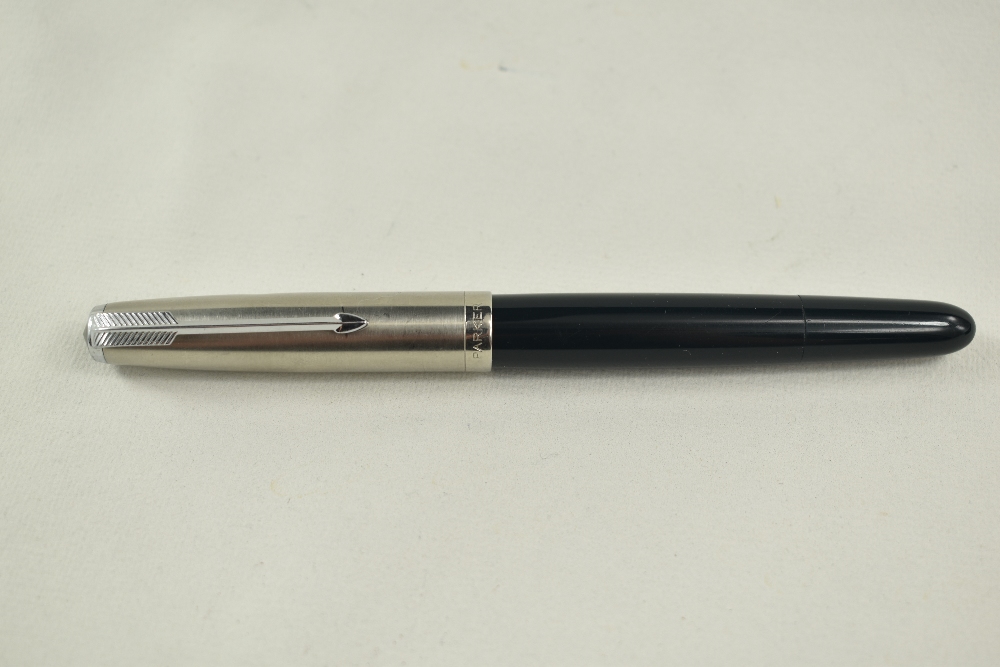 A Parker 51 vacu fill fountain pen in black with lustiloy cap. Approx 13.8cm in very good condition - Image 3 of 3