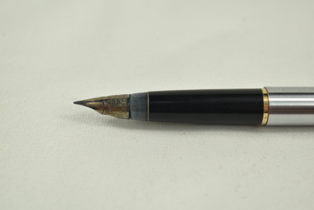 A Sheaffer Stylist cartridge fountain pen in brushed steel with gold clip and white dot having - Image 2 of 2