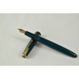 A Parker Victory aeromatic fill fountain pen in green, having decorative band to the cap having