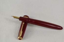 A Parker Duofold aeromatic fill fountain pen in red, having decorative broad band to the cap