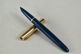 A Parker 51 aeromatic fill fountain pen in blue with rolled gold cap. Approx 13.8cm in very good