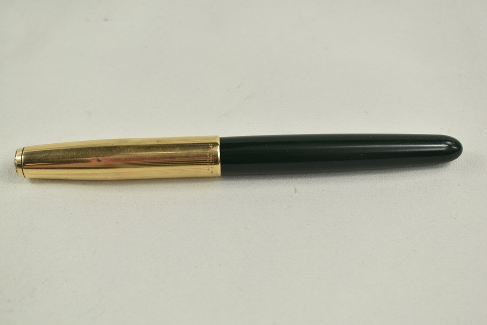 A boxed Parker 51 aeromatic fill fountain pen in forest green with gold filled cap. Approx 13.7cm - Image 4 of 4