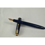 A Parker Junior Duofold aeromatic fill fountain pen in blue, having decorative band to the cap