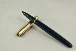 A Parker 51 aeromatic fill fountain pen in cedar blue with rolled gold cap. Approx 14.2cm in very
