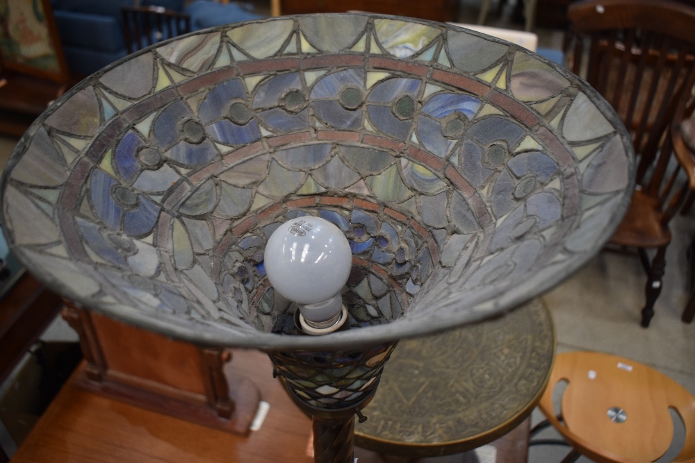 A reproduction Tiffany style standard lamp - Image 3 of 4