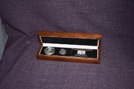 Royal Mint the diamond jubilees of two Queens, 1897 and 2012, silver commemorative set in wooden