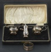A cased silver three piece cruet set of plain traditional form, Birmingham 1925, William Suckling, a